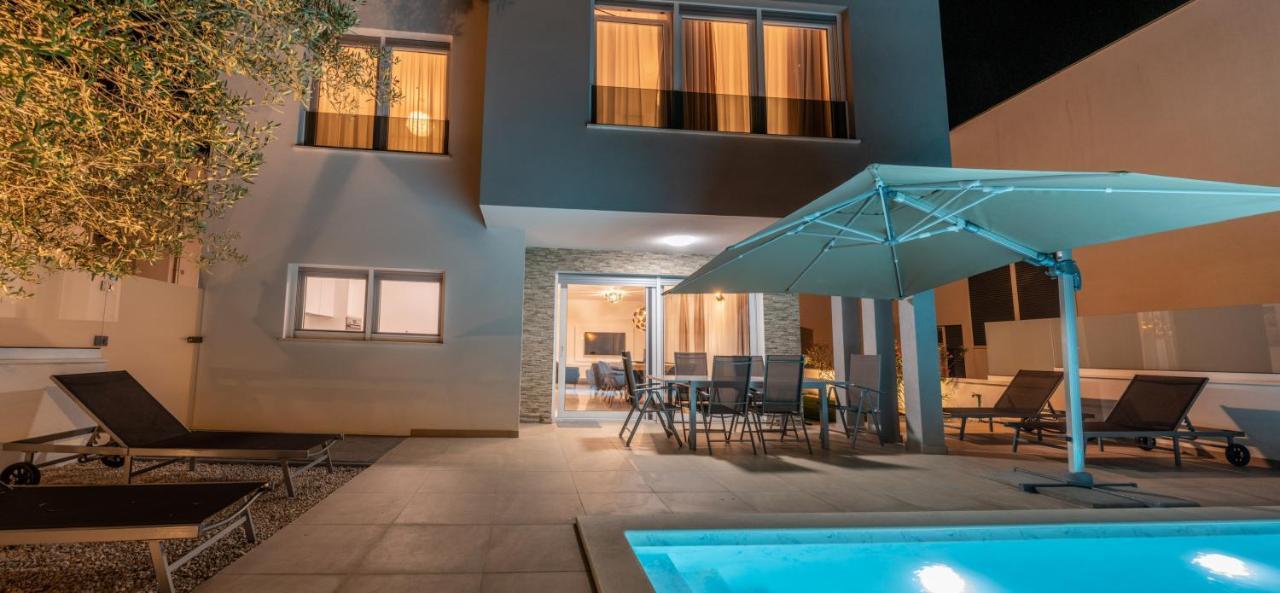 Villa Dea - Dein Rueckzugsort Am Meer Mit Beheiztem Pool Vrsi Eksteriør billede