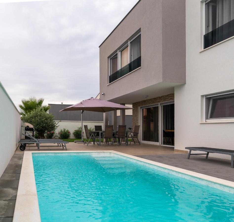 Villa Dea - Dein Rueckzugsort Am Meer Mit Beheiztem Pool Vrsi Eksteriør billede
